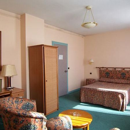 Terminus Hotel Tours Room photo